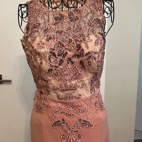 Womens dress - Picture 2 of 5